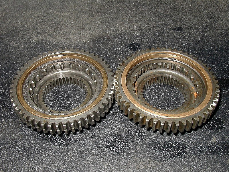 Forward diff gears, AMG on the left and the Jeep on the right. Note the extra teeth on the inside of the jeep one.