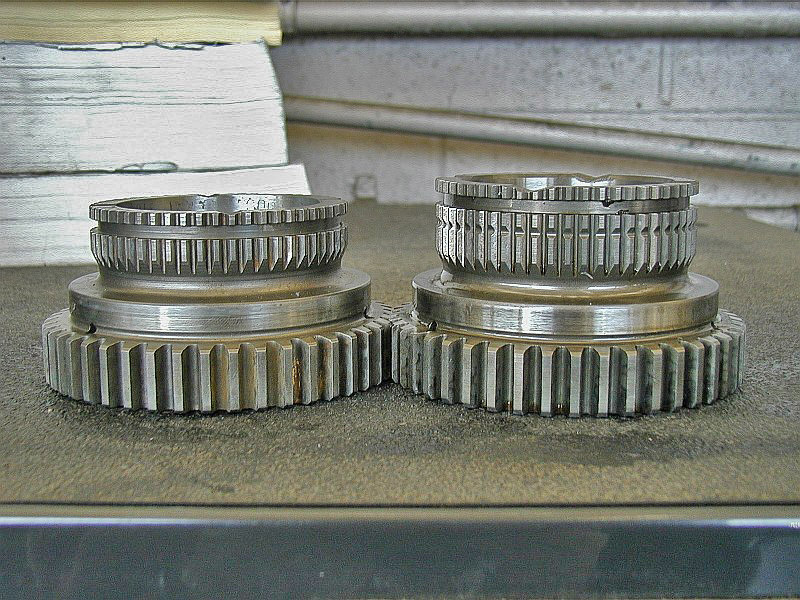 Differential Gears that ride on the needle bearing of the mainshaft. Jeep on the left and AMG on the right. Note larger spline area for chain gears