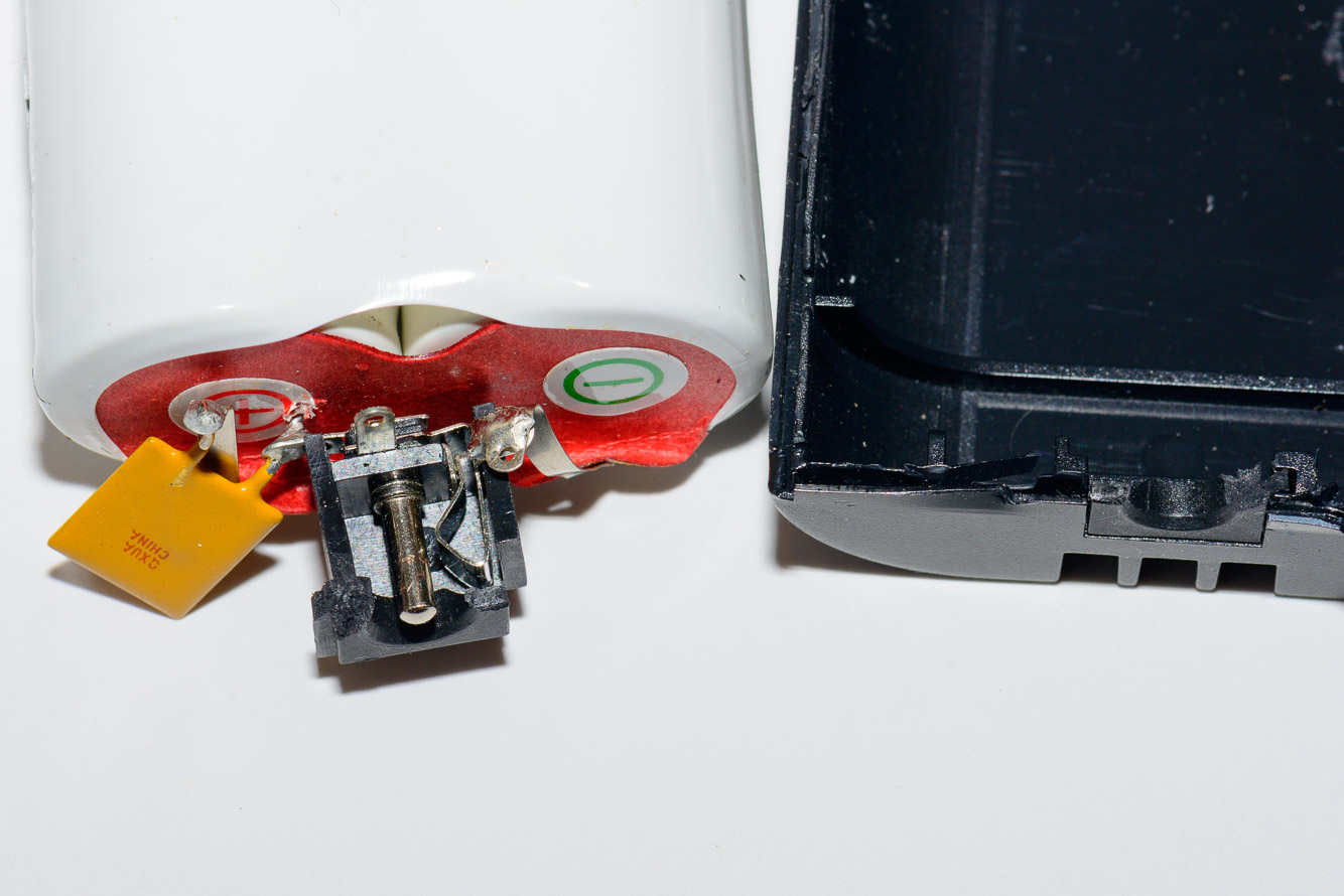 Lift the whole assembly out of the case.  Note the other half of the cracked socket is still in the plastic case.